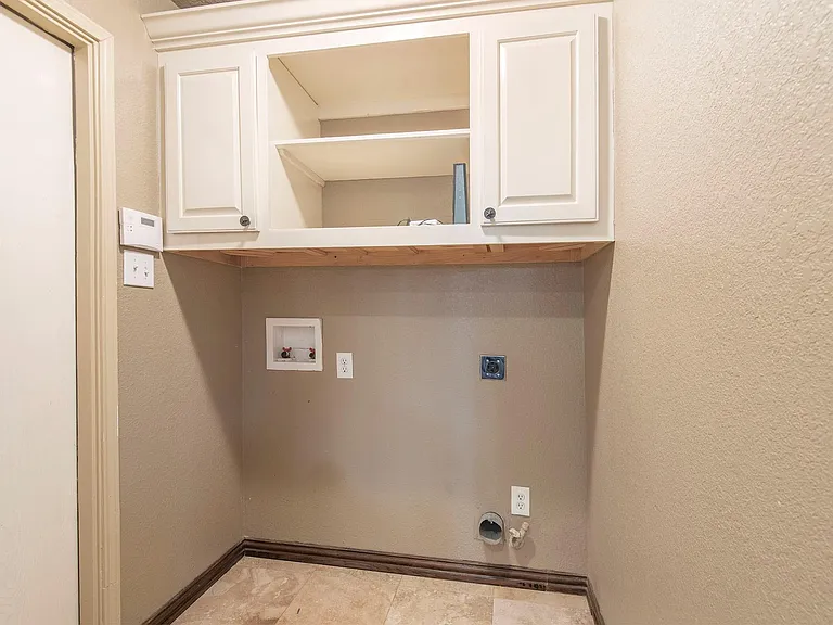 1169 London Dr — Photo 21