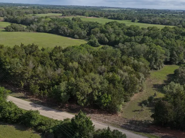 5 Baranowski Rd, Brenham, TX 77833
