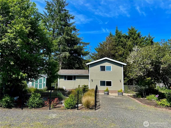 142 N Port Loop NE, Ocean Shores, WA 98569