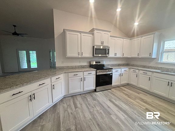 2nd image of 624 Mayflower Dr