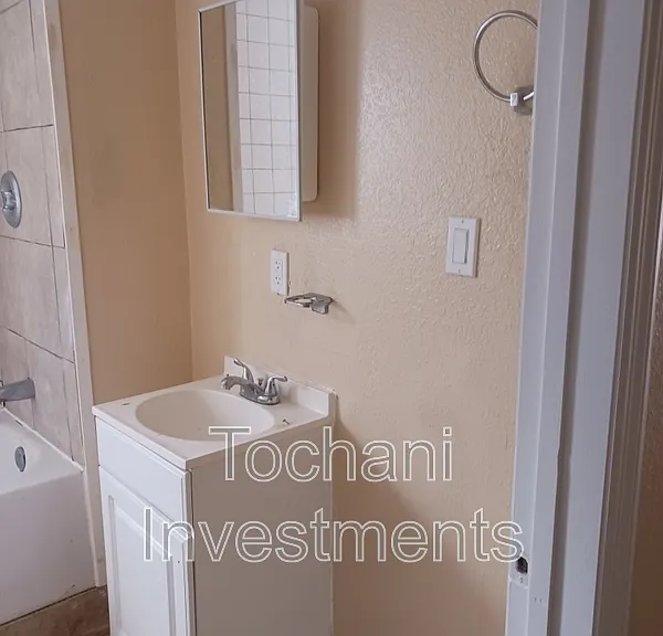1002 Avenue E #1 — Photo 9