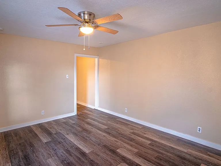 4115 S Presa — Photo 14
