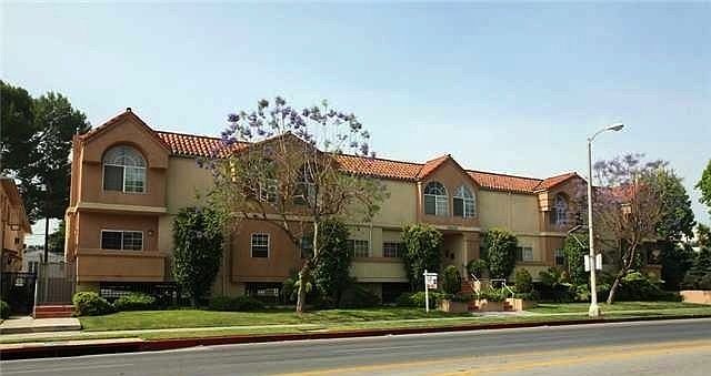 1st image of 11306 Moorpark St Unit 8