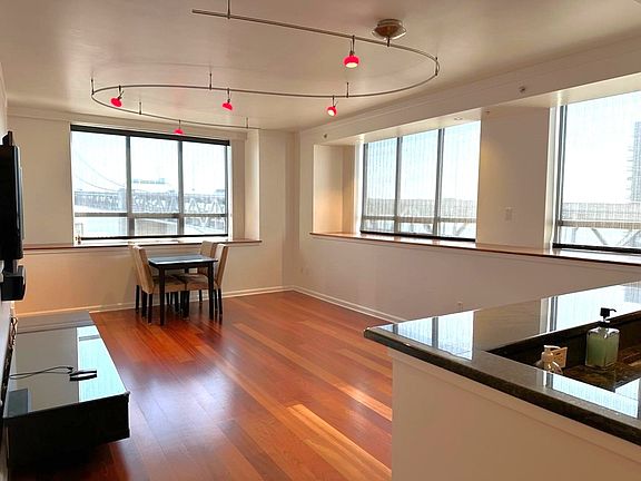 2nd image of 400 Beale St APT 1607