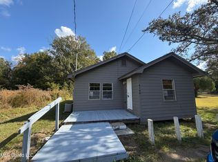 4148 Magnolia St, Moss Point, MS 39563