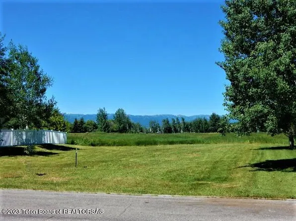 806 Streamside St, Driggs, ID 83422
