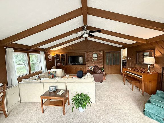Large Vaulted Family Room