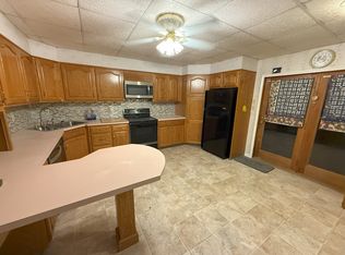 233 Carbon St, Minersville, PA 17954