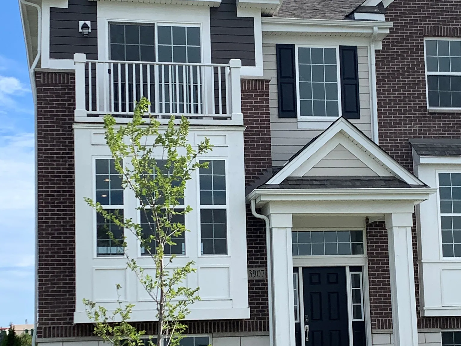 3 bed, 2.5 bath, 1976 sqft, $3,400 — Photo 1