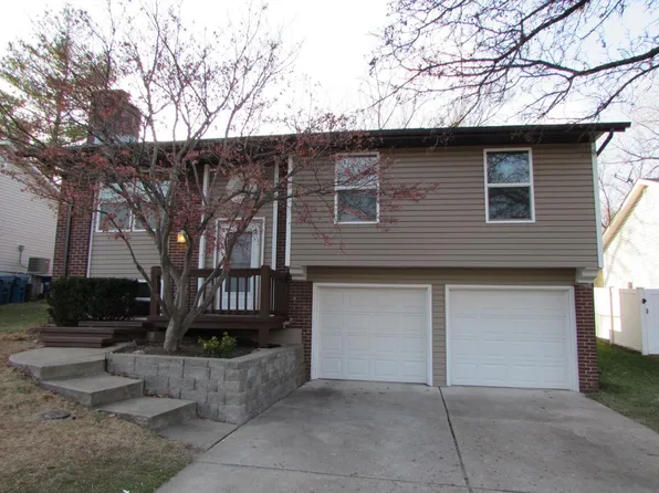 2329 Country Village Ct, Maryland Heights, MO 63043