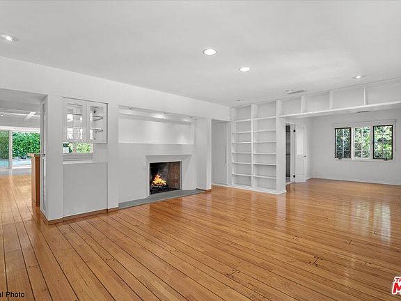 3rd image of 4031 Hollyline Ave