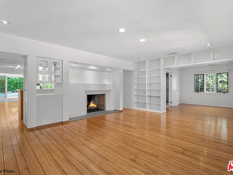 4031 Hollyline Ave — Photo 3