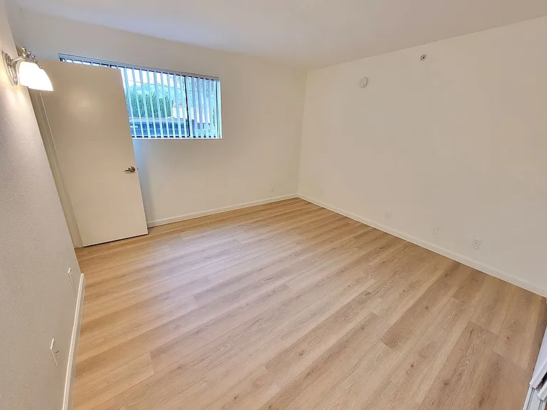 Verdugo Vista — Photo 25