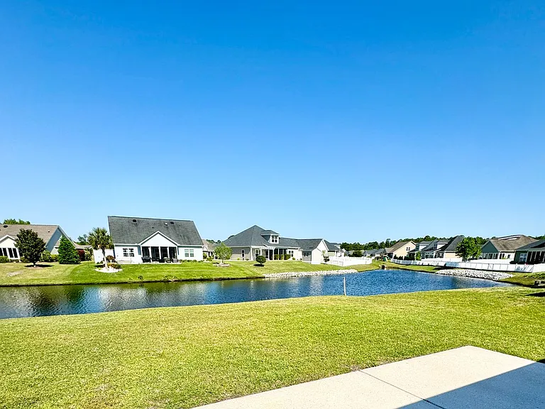 420 Hillsborough Dr — Photo 24