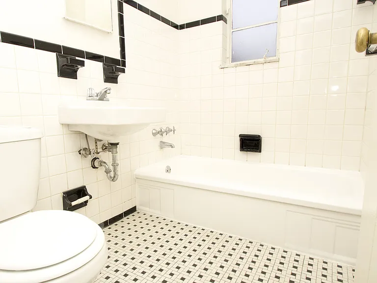 Clifton Woods Apartments — Photo 80