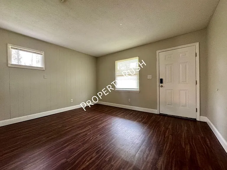 6303 Walden Ave #B — Photo 5