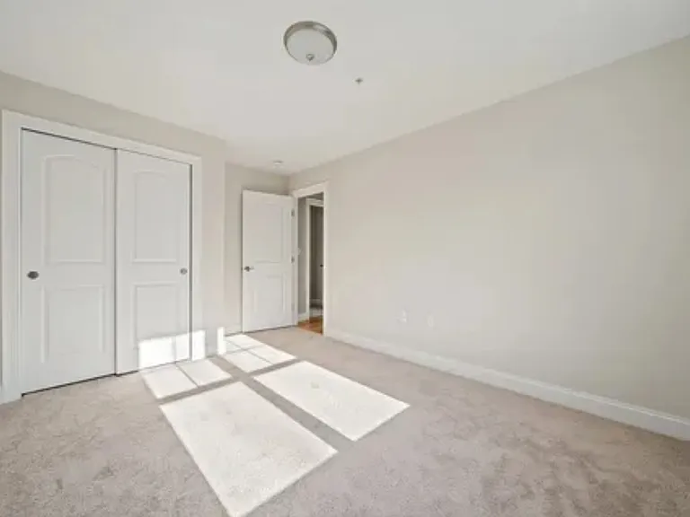 55 Plymouth St #J35 — Photo 5