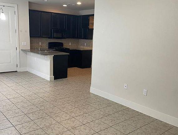 3rd image of 2212 Creekside Ln APT D