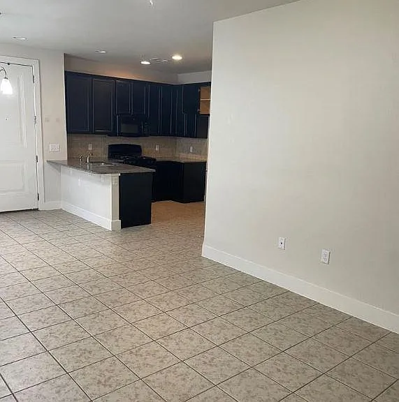 2212 Creekside Ln #D — Photo 3