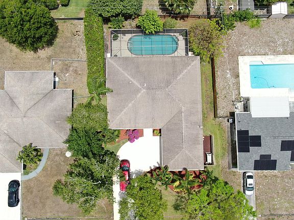 3rd image of 743 SE Elwood Avenue