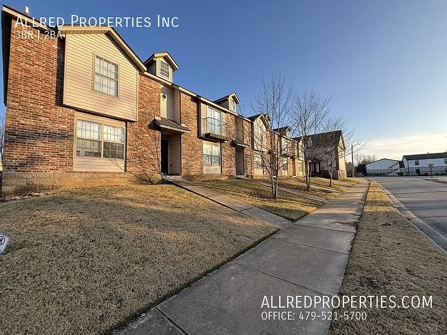 Move-In Special: $200 Off! 3 Bedroom Townhouse In Fayetteville! — Photo 1