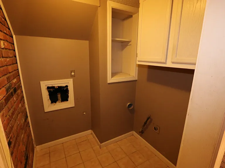 575 S Goodlett St — Photo 7