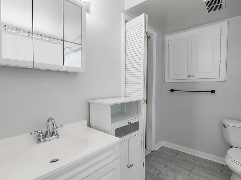 958 N Wolcott Ave #1R — Photo 8