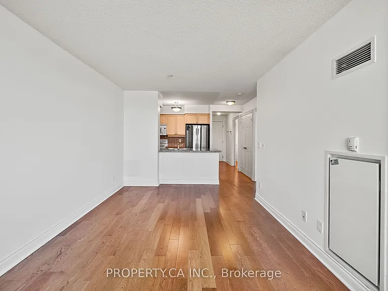 15 Greenview Ave #309 — Photo 8