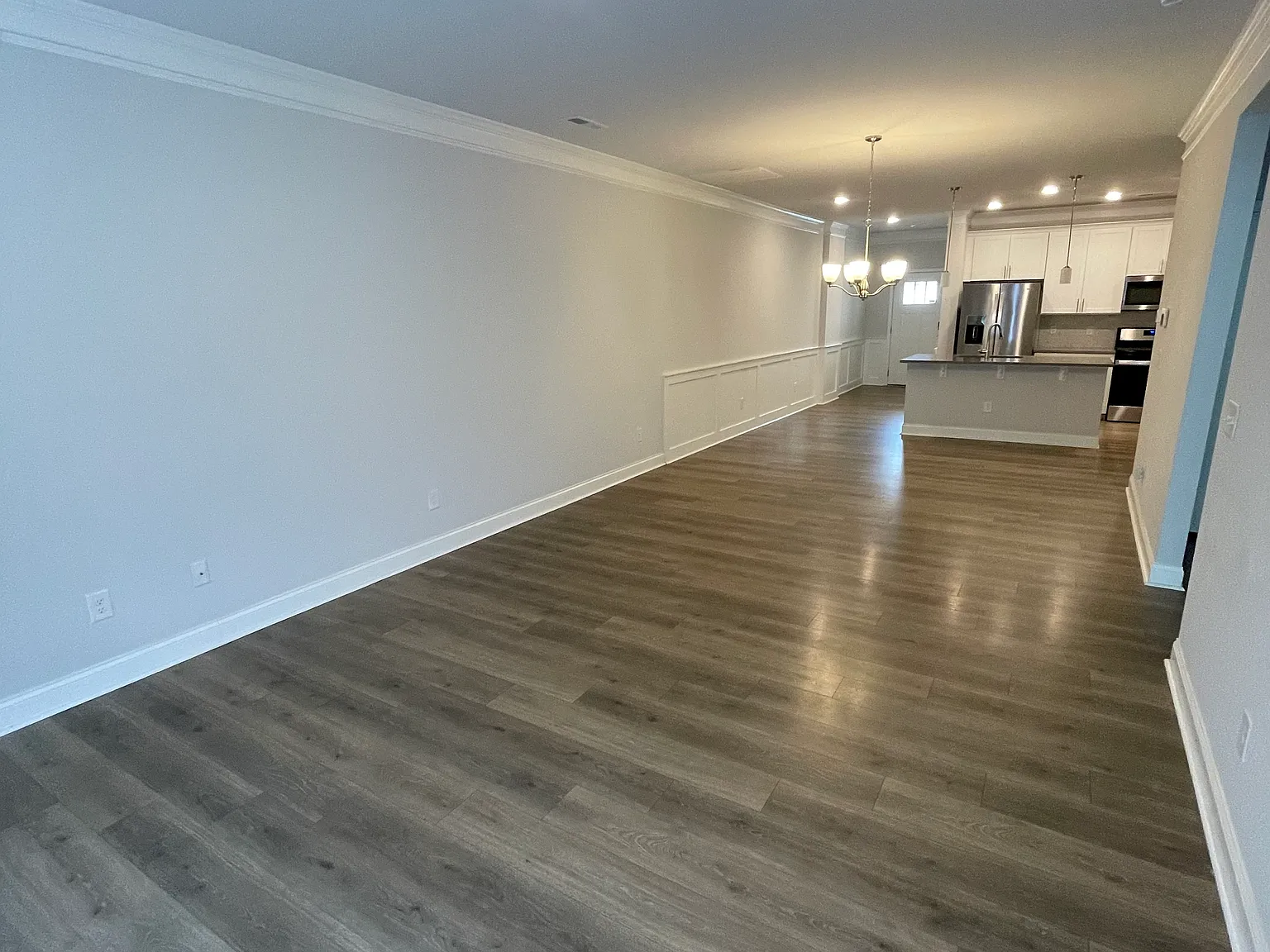 4 bed, 2439 sqft, $2,500 — Photo 3