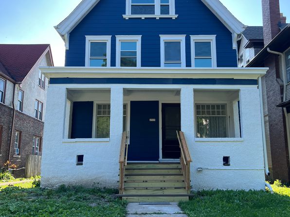 2909 N Farwell Ave