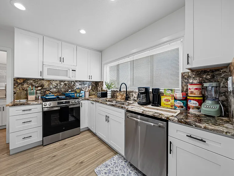606 S Sunshine Ave — Photo 6