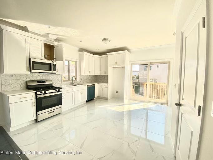 1st image of 952 Rockland Ave #4