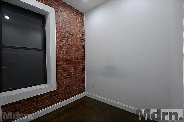 Rented by Mdrn Residential | media 7