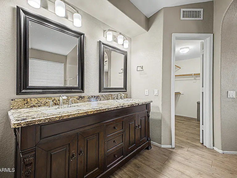 4518 E Rowel Rd — Photo 22