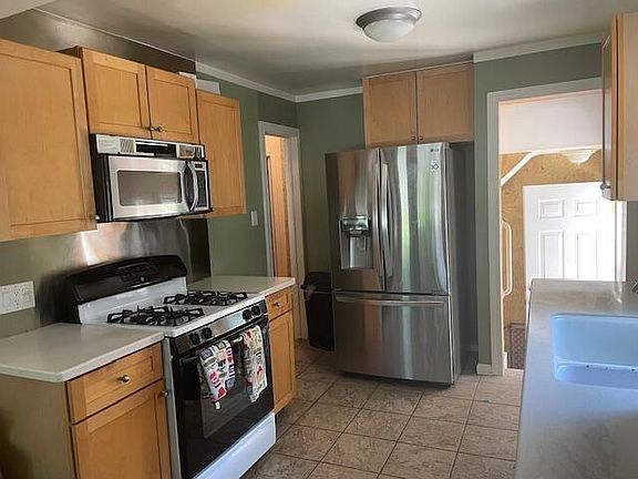 4th image of 11322 Kinloch Ave