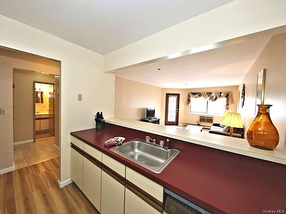 4th image of 40 Cambridge Ave #201