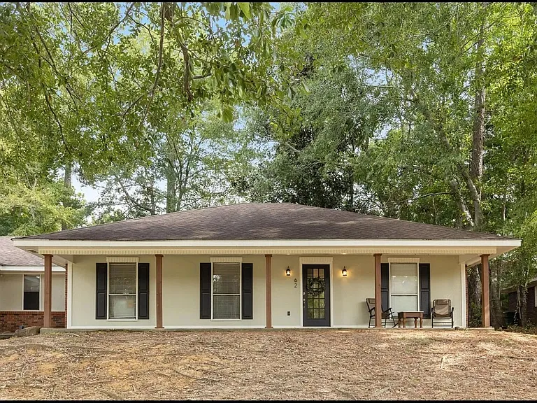 62 Sharmont Dr — Photo 2