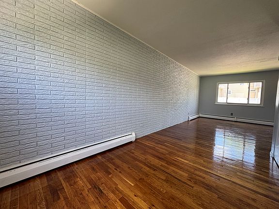 5th image of 241-07 Quinnipiac Ave