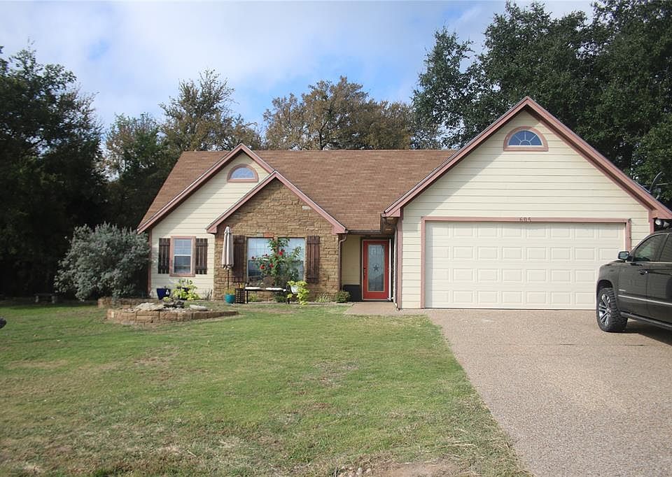 1st image of 605 Lunar Cir