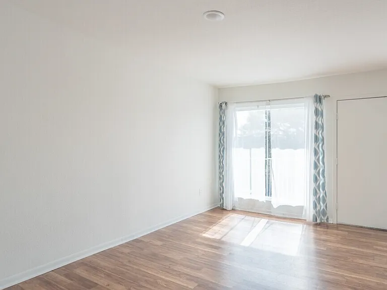 1408 Hughes St #15 — Photo 5