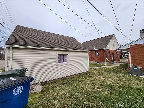 5th image of 610 W Hillcrest Ave