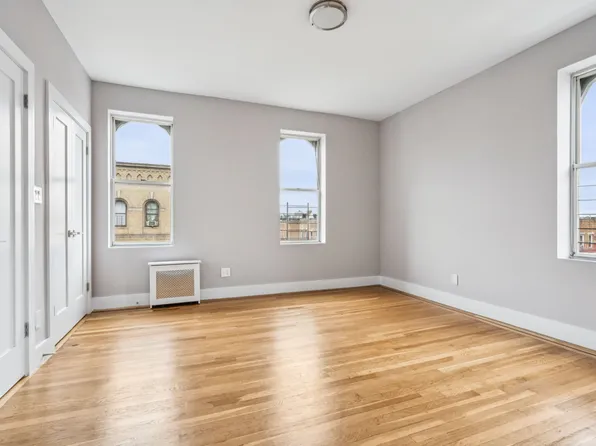 811 Walton Avenue image 9 of 10