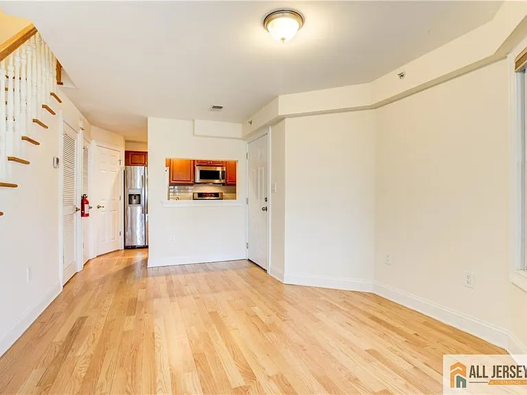 112 N Broadway St #B — Photo 3