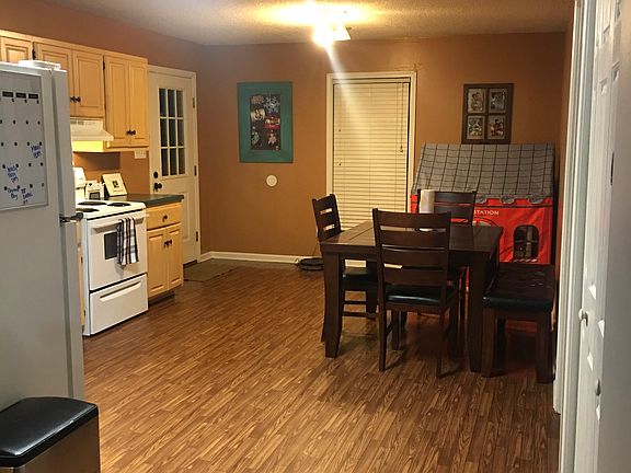 5th image of 409 Hillcrest Dr