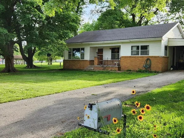 801 Park Pl, Slater, MO 65349