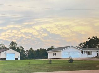 302 3rd St, Roslyn, SD 57261