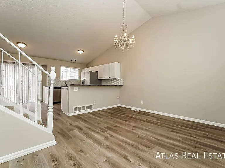 4324 N Liverpool Ct — Photo 3