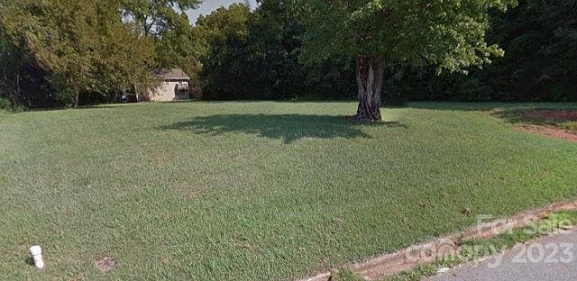 1st image of 812 N Railroad Ave