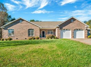 129 Knollwood Dr, Forest City, NC 28043