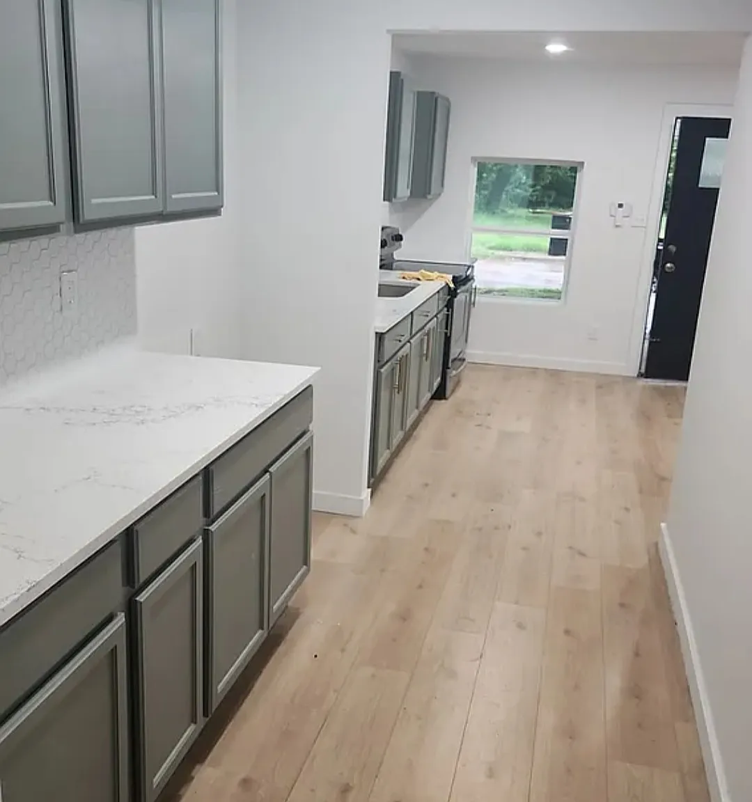 5 bed, 2000 sqft, $2,300 — Photo 4